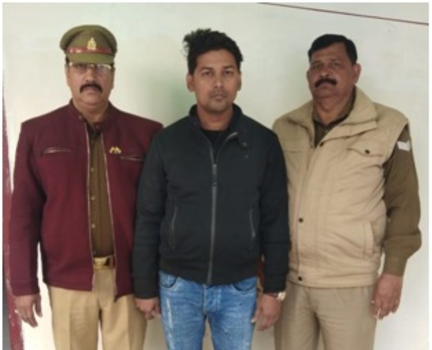 भेलूपुर पुलिस ने धोखाधड़ी के आरोपी मोहम्मद खालिद को किया गिरफ्तार, varanasi news in hindi, वाराणसी न्यूज़