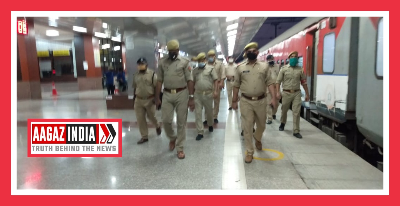मंडुआडीह रेलवे स्टेशन ,प्लेटफार्म न.8 पर बैंग मे बम मिलने की सूचना पर तलाशी तेज, varanasi news in hindi, वाराणसी न्यूज़