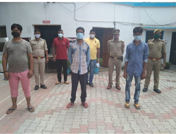 गैर जमानती वारंट के तीन शातिर अपराधी क़ो कैन्ट पुलिस ने गिरफ्तार किया
, varanasi news in hindi, वाराणसी न्यूज़
