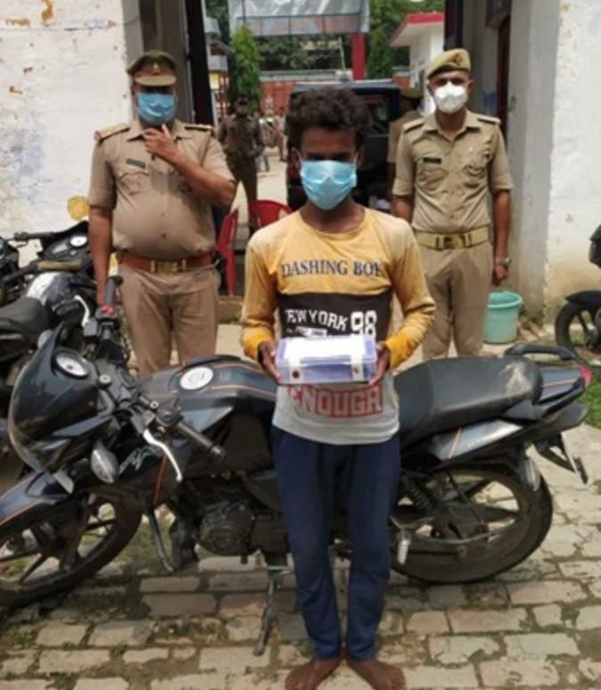 वाराणसी : अवैध असलहे के साथ एक युवक को रोहनिया पुलिस ने किया गिरफ़्तार, varanasi news in hindi, वाराणसी न्यूज़