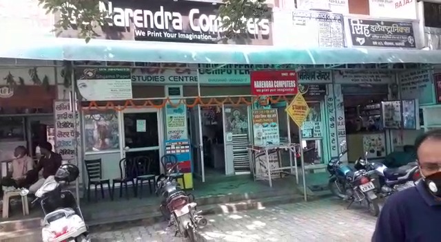 घौसाबाद स्थित नरेन्द्रा कम्प्यूटर्स चला रहा था फर्जी दस्तावेज बनाने का गोरखधंधा, पुलिस ने की छापेमारी, varanasi news in hindi, वाराणसी न्यूज़