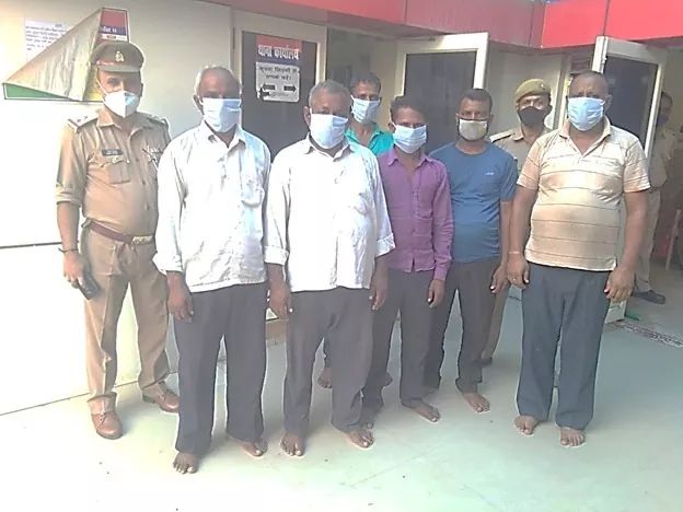 वाराणसी : मंडुआडीह पुलिस ने 8 ट्रकों को सीज कर 6 चालकों को किया गिरफ्तार, varanasi news in hindi, वाराणसी न्यूज़