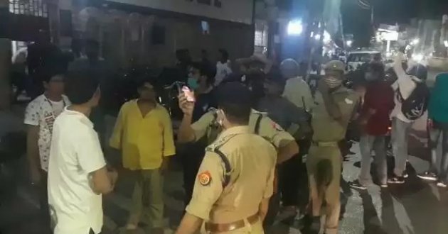 वाराणसी : परेड कोठी क्षेत्र में युवक को बदमाश ने पेट में मारी गोली, घटनास्थल पर आलाधिकारी मौजूद, varanasi news in hindi, वाराणसी न्यूज़