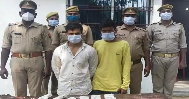 वाराणसी : 8 मोबाइल और असलहा के साथ दो शातिर लुटेरों को चितईपुर पुलिस ने किया गिरफ्तार