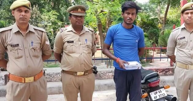 वाराणसी : कोतवाली पुलिस ने शातिर चोर को किया गिरफ्तार, घर में घुसकर करता था मोबाइल चोरी, varanasi news in hindi, वाराणसी न्यूज़