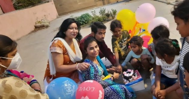 वाराणसी : काशी की बेटी व समाजसेविका प्रिया सिंह राजपूत ने गरीब बच्चों के साथ मनाया अपना जन्मदिन, varanasi news in hindi, वाराणसी न्यूज़