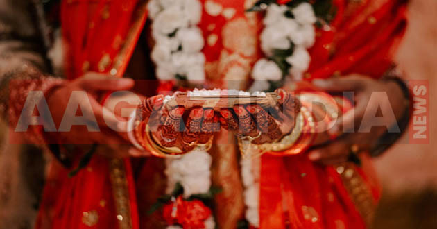 वाराणसी : प्रेमिका के अड़ जाने के बाद सिंधोरा पुलिस ने प्रेमी युगल की कराई थाना परिसर में शादी, varanasi news in hindi, marriage in police station